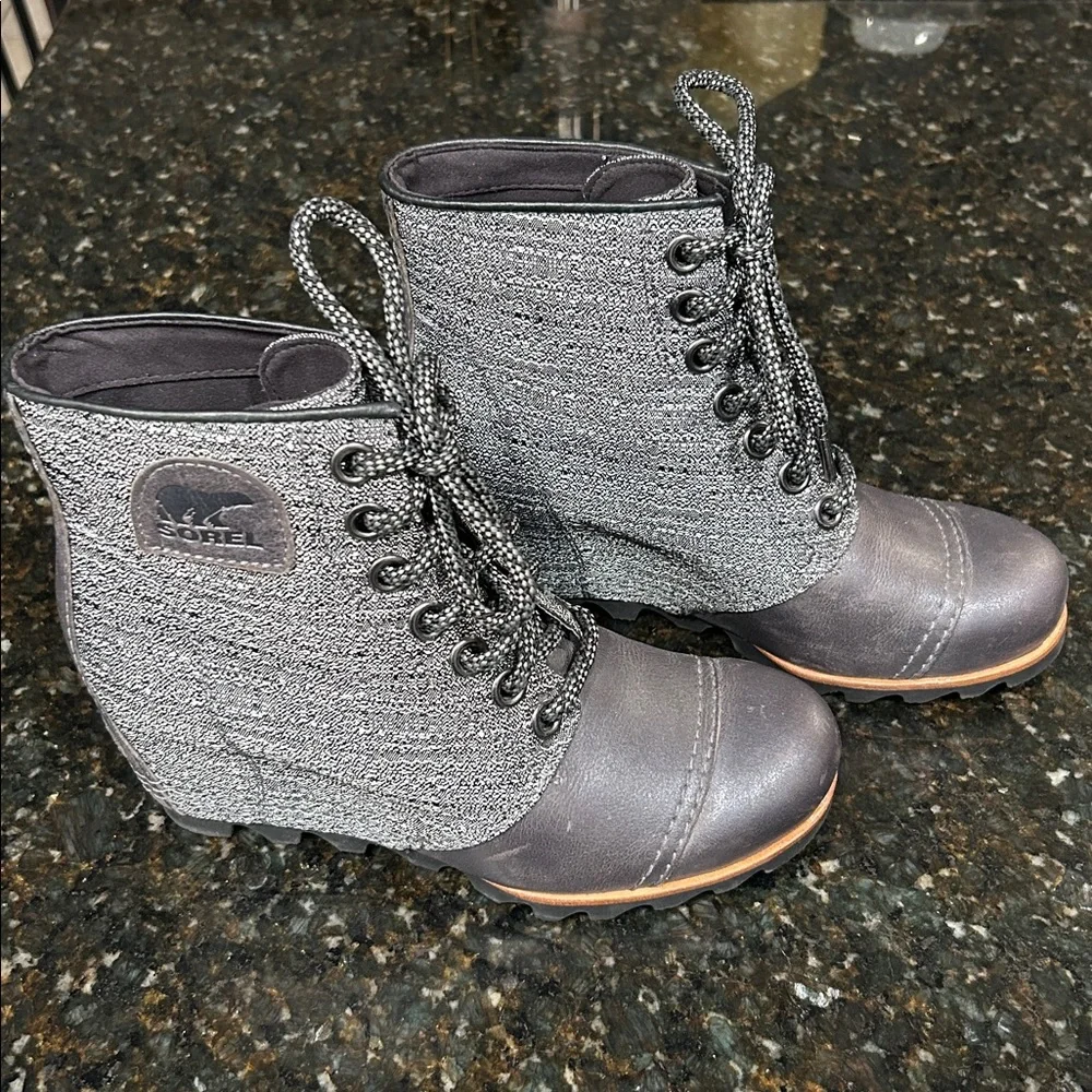 Sorel Lace Up Hidden Wedge Ankle Boots Lexie Womenโs Sz 7.5 LIKE NEW LL5316-052 - Picture 2 of 9